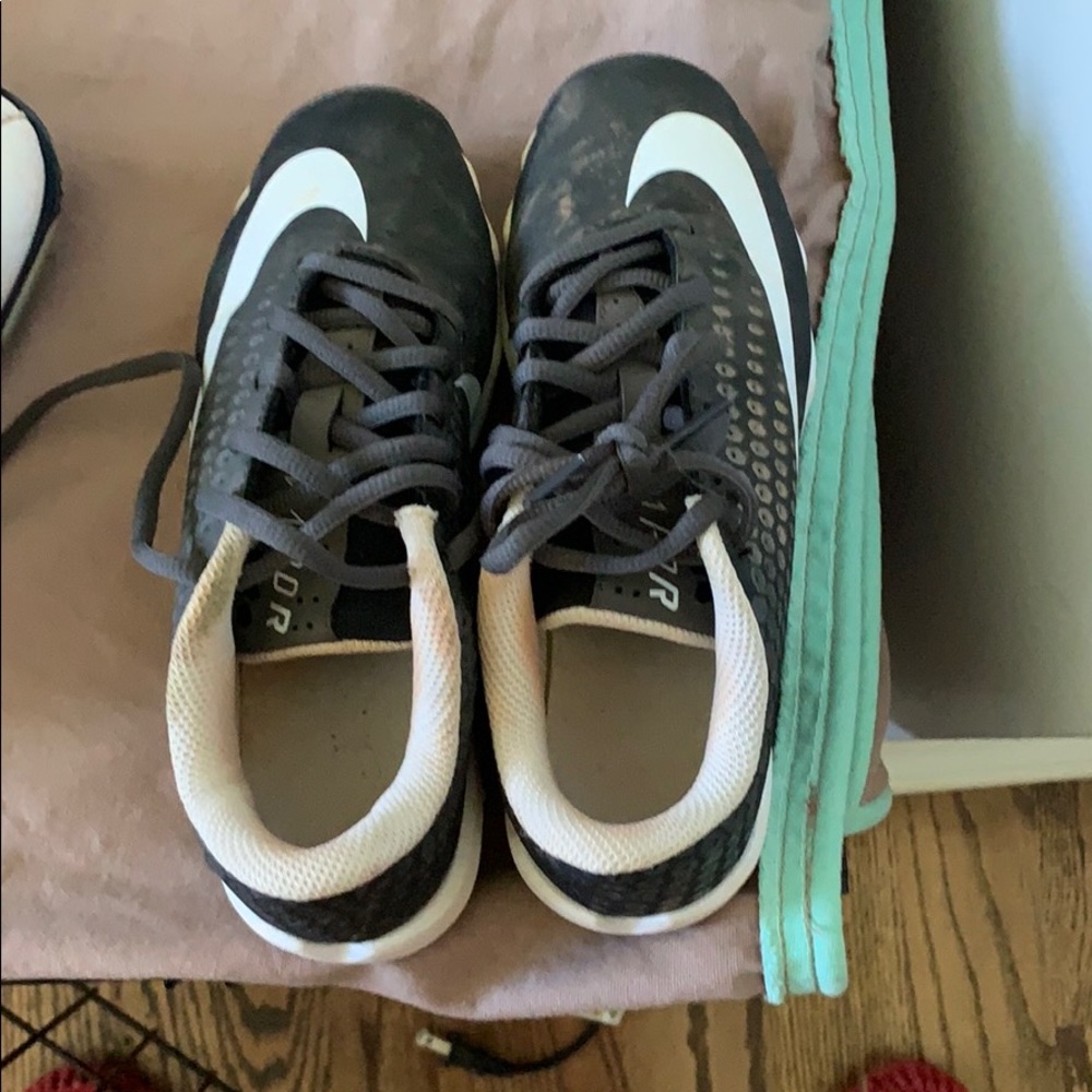 Baseball cleats